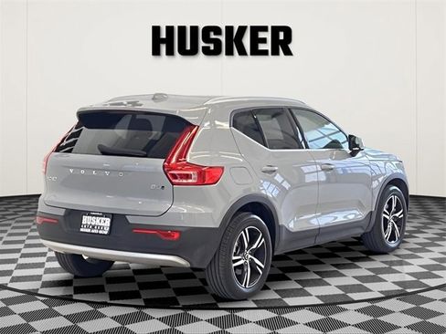 Used 2024 Volvo XC40 B5 Core image 7