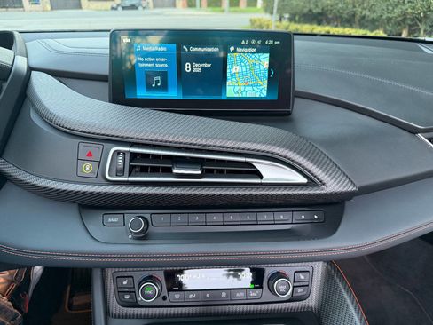 Used 2019 BMW i8 Roadster image 31