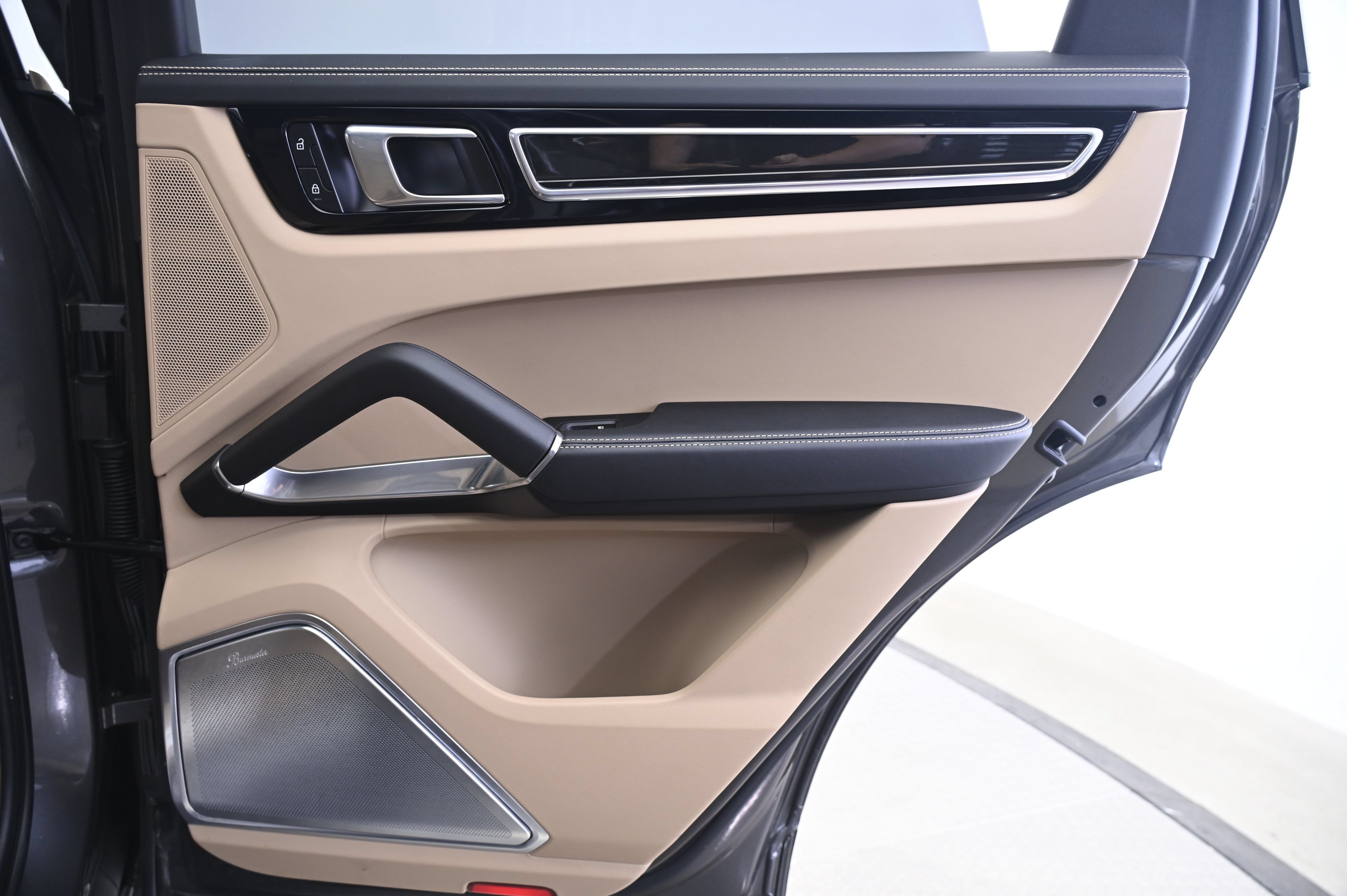 Certified 2023 Porsche Cayenne Turbo AWD/4WD image 16