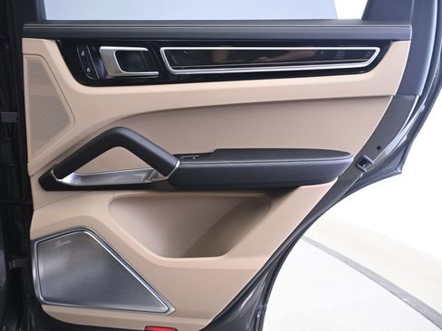 Certified 2023 Porsche Cayenne Turbo AWD/4WD image 16