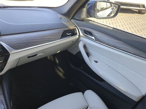 Certified 2023 BMW 530i w/ Premium Package image 18