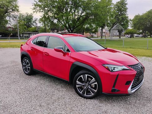 Used 2019 Lexus UX 200 w/ Premium Package FWD image 3