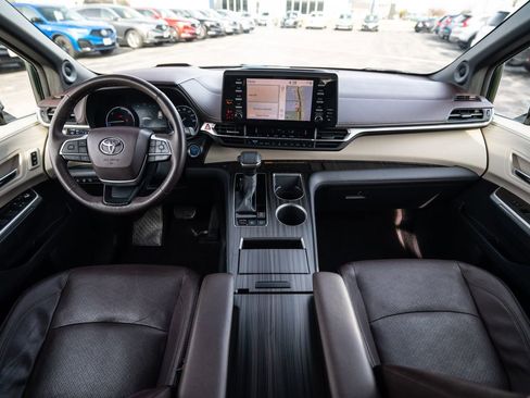 Used 2021 Toyota Sienna Platinum image 15