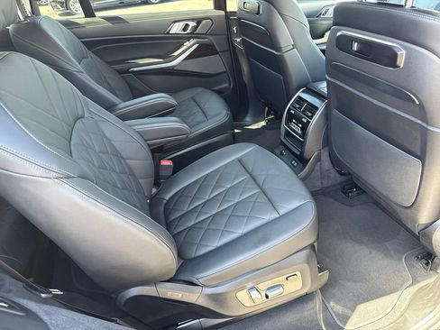Used 2025 BMW X7 xDrive40i w/ Premium Package AWD/4WD image 15
