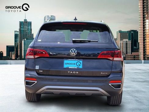 Used 2023 Volkswagen Taos SE w/ Panoramic Sunroof Package AWD/4WD image 5