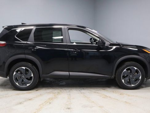 Certified 2025 Nissan Rogue SV image 11