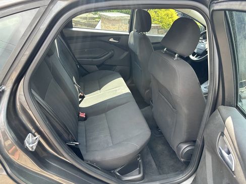 Used 2016 Ford Focus SE image 25