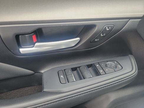 Used 2025 Toyota Grand Highlander AWD Hybrid image 12