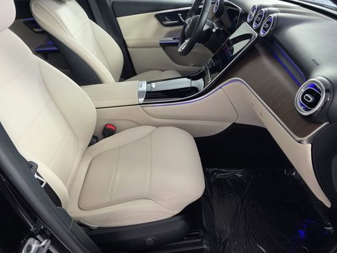 Used 2025 Mercedes-Benz GLC 300 image 28