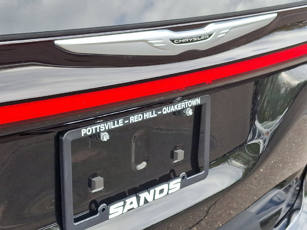 Used 2024 Chrysler Pacifica Touring-L FWD image 33