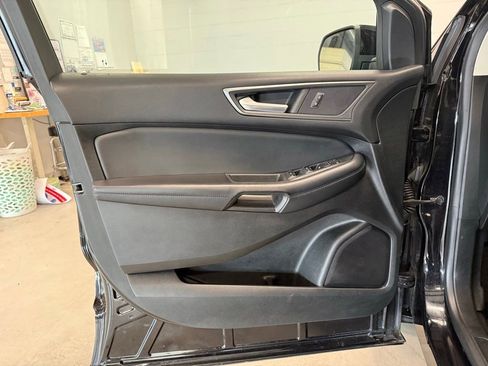 Certified 2022 Ford Edge SE w/ Black Appearance Package AWD/4WD image 13