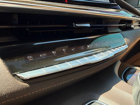 Used 2021 Cadillac Escalade Sport AWD/4WD image 24