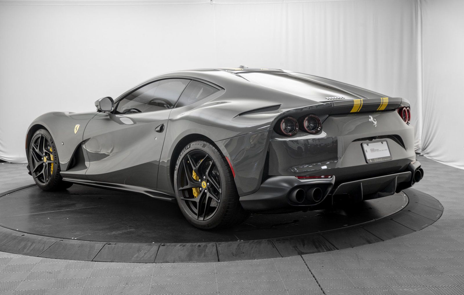 Used 2020 Ferrari 812 Superfast RWD image 5
