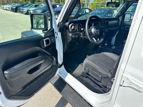 Used 2021 Jeep Wrangler Unlimited Sport image 16
