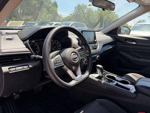 Used 2024 Nissan Altima 2.5 SV FWD image 10