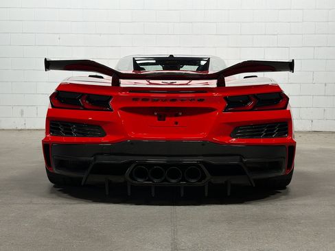 Used 2024 Chevrolet Corvette Z06 w/ Z07 Performance Package RWD image 8