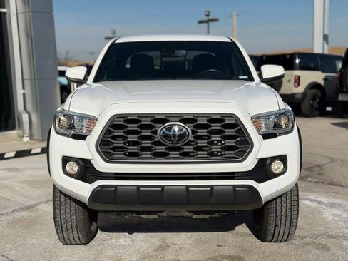 Used 2022 Toyota Tacoma TRD Off-Road w/ Technology Package image 2