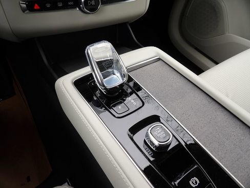 New 2026 Volvo XC90 T8 Ultra w/ Protection Package Premier AWD/4WD image 23