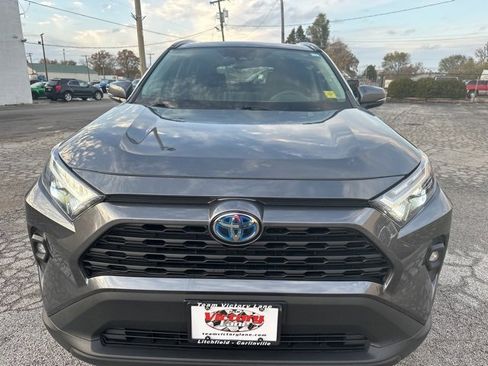 Used 2022 Toyota RAV4 XLE Premium image 5