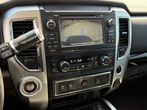 Used 2018 Nissan Titan SV w/ SV Convenience Package image 14