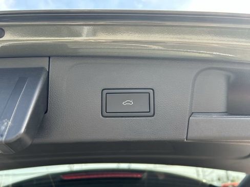 Certified 2025 Volkswagen Atlas Peak Edition SE AWD/4WD image 29