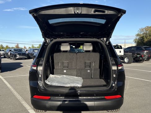 New 2025 Jeep Grand Cherokee L Limited image 11