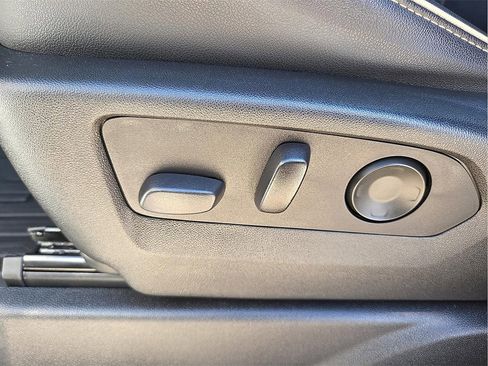 Used 2021 GMC Yukon SLT w/ SLT Luxury Plus Package image 17