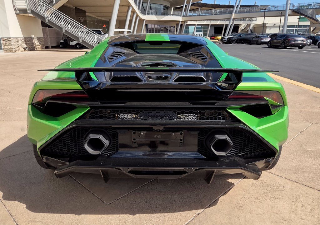 Used 2024 Lamborghini Huracan Tecnica RWD image 7