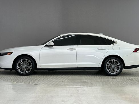 Used 2024 Honda Accord EX image 2