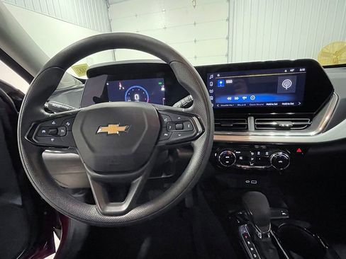 Used 2024 Chevrolet Trax LT image 33
