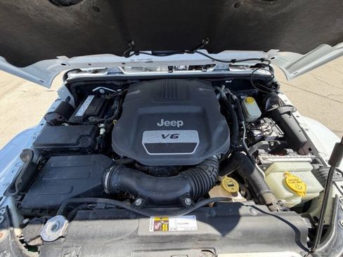 Used 2016 Jeep Wrangler Unlimited Sahara AWD/4WD image 15