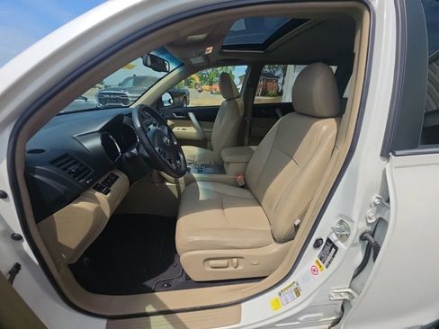 Used 2013 Toyota Highlander SE AWD/4WD image 13
