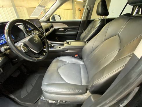Used 2025 Toyota Grand Highlander FWD image 20
