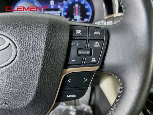 Used 2024 Toyota Crown AWD/4WD image 15
