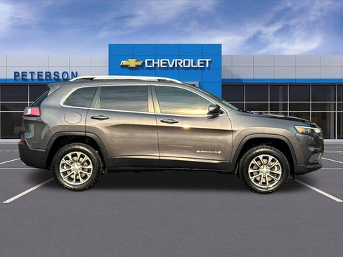 Used 2019 Jeep Cherokee Latitude Plus AWD/4WD image 3