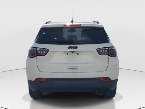 Used 2021 Jeep Compass Latitude FWD image 4