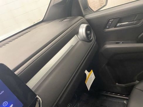 New 2025 Chevrolet Colorado LT w/ LT Convenience Package image 18