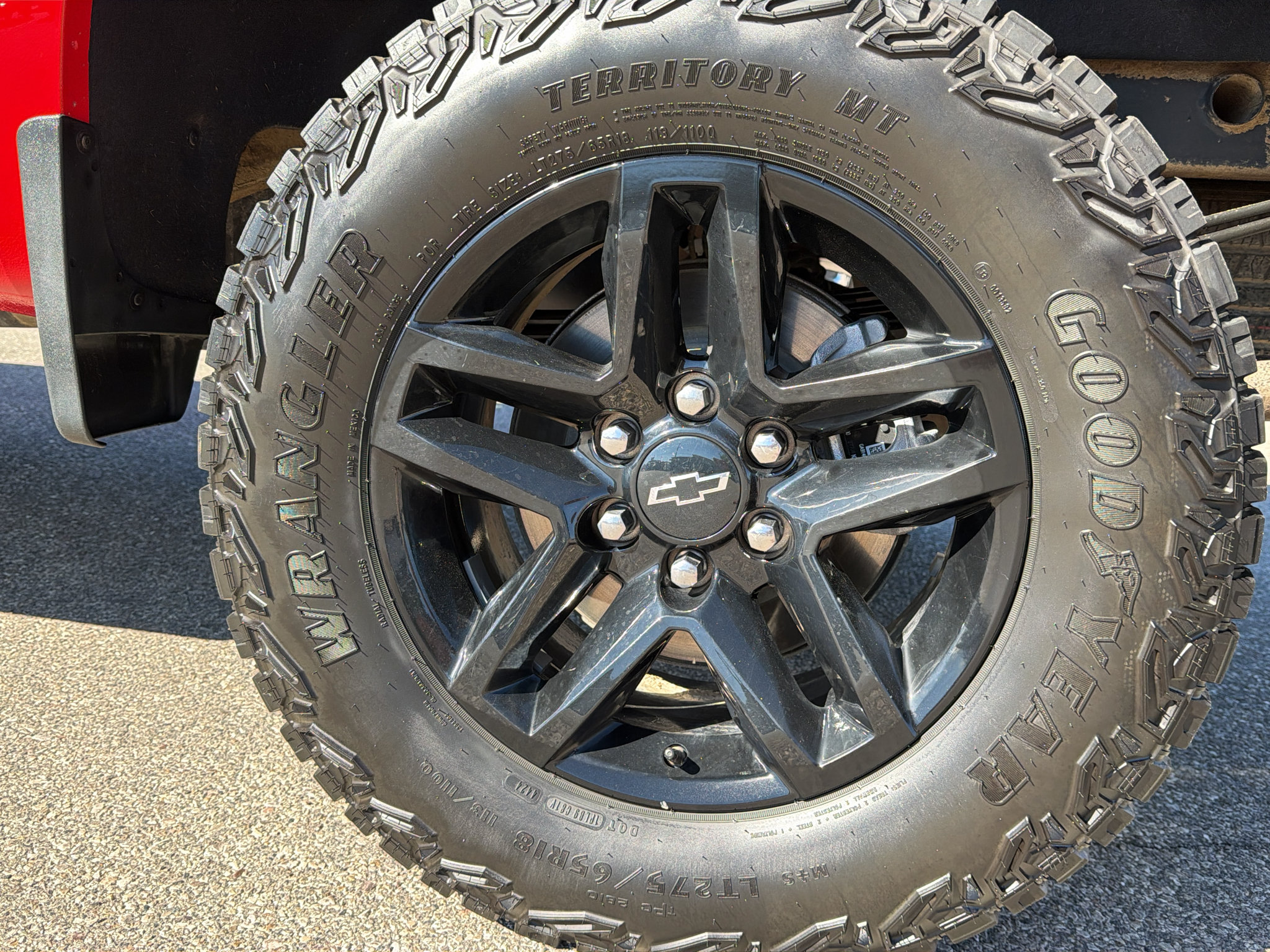 Used 2025 Chevrolet Silverado 1500 Custom Trail Boss w/ Dark Appearance Package AWD/4WD image 11