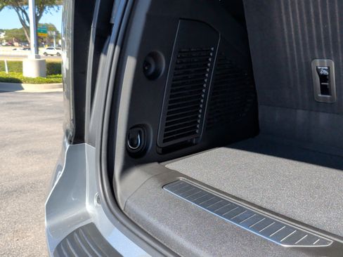 Used 2025 Chevrolet Tahoe High Country image 39