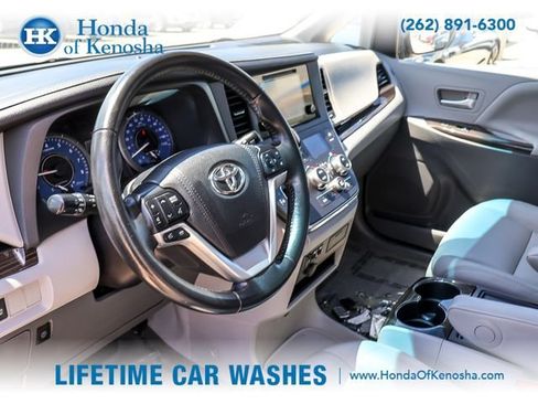 Used 2015 Toyota Sienna XLE FWD image 11
