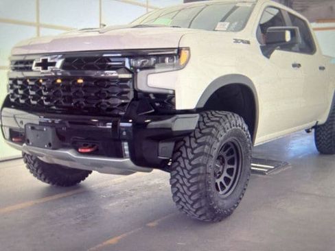 Used 2025 Chevrolet Silverado 1500 ZR2 AWD/4WD image 2