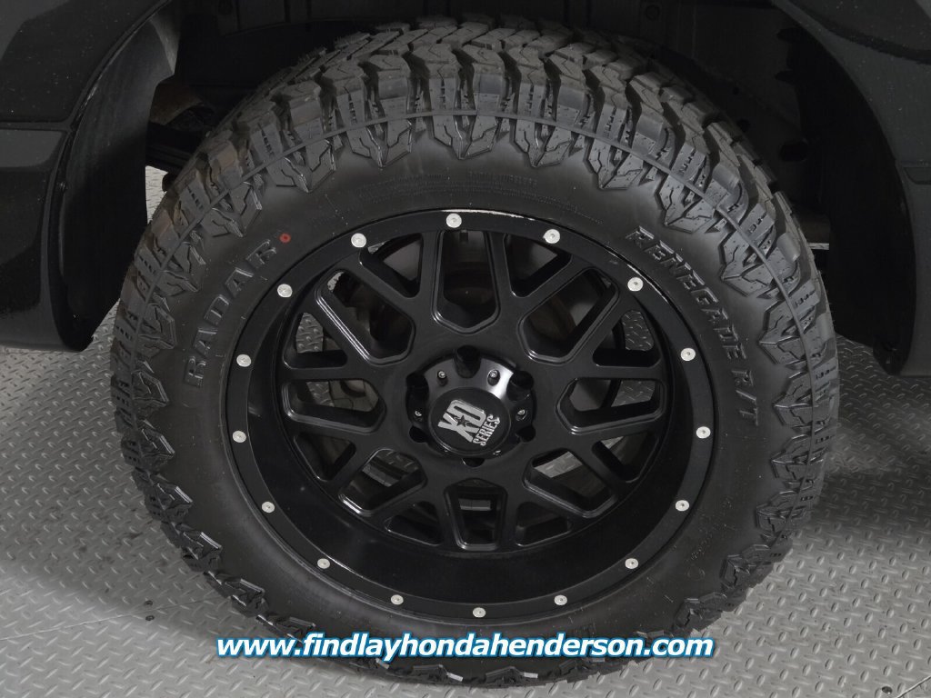 Used 2017 Nissan Titan SV RWD image 11