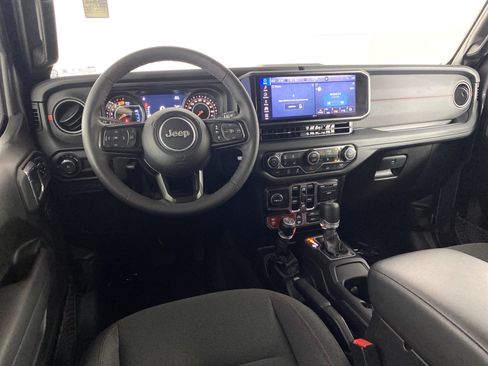 Used 2025 Jeep Wrangler Unlimited Rubicon w/ Convenience Group AWD/4WD image 17