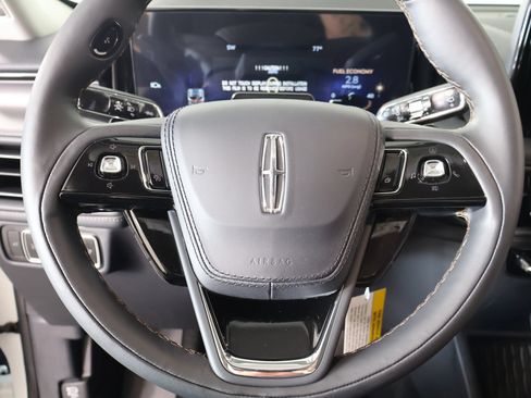 New 2026 Lincoln Aviator AWD image 3