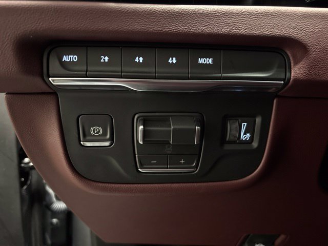 Used 2026 Cadillac Escalade Luxury AWD/4WD image 13