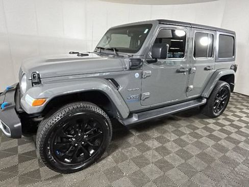 Used 2023 Jeep Wrangler Unlimited Sahara w/ Cold Weather Group AWD/4WD image 6