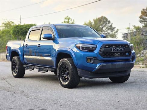 Used 2017 Toyota Tacoma SR5 w/ Tow Package RWD image 10