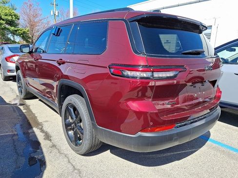 Used 2023 Jeep Grand Cherokee L Laredo image 4