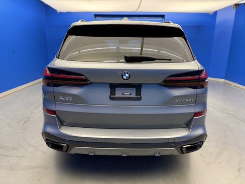 Used 2024 BMW X5 xDrive40i w/ M Sport Package AWD/4WD image 6