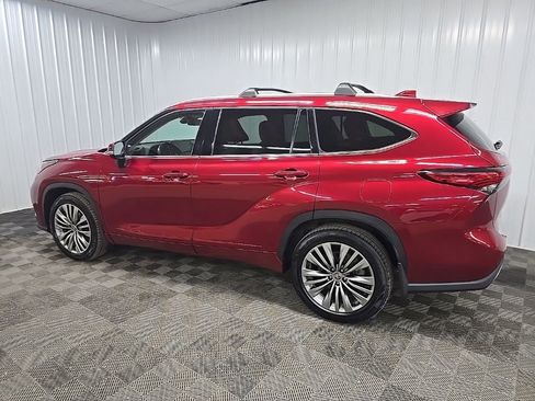 Used 2021 Toyota Highlander Platinum image 4